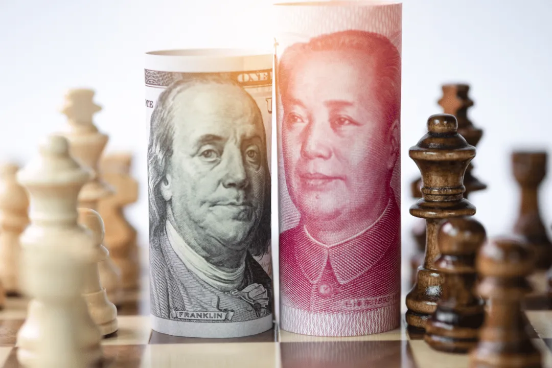 2025年存美元还是人民币？深度解析汇率、利率与投资策略
