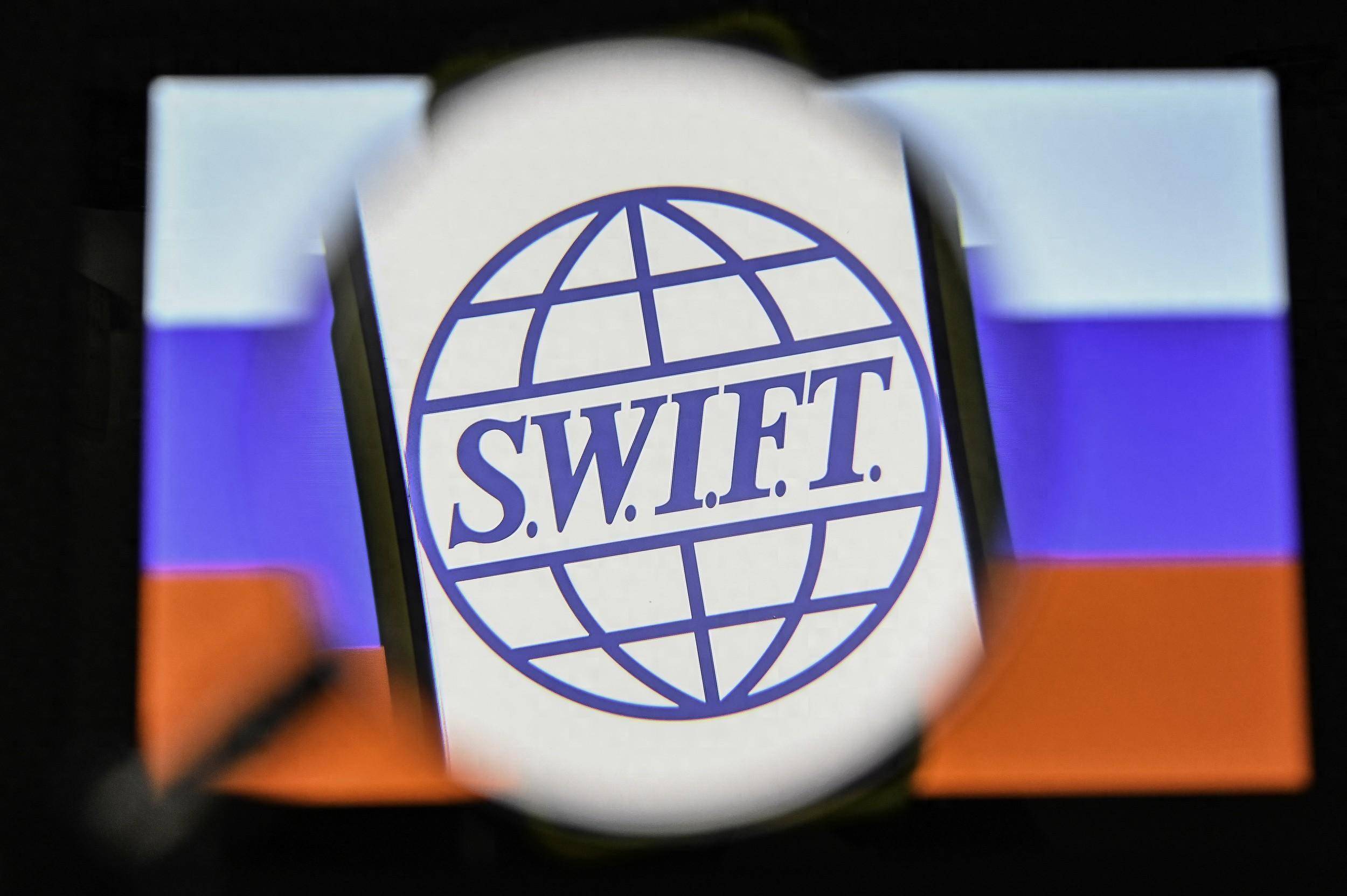 2025年【全面解析】ACH与SWIFT转账差异及选择建议