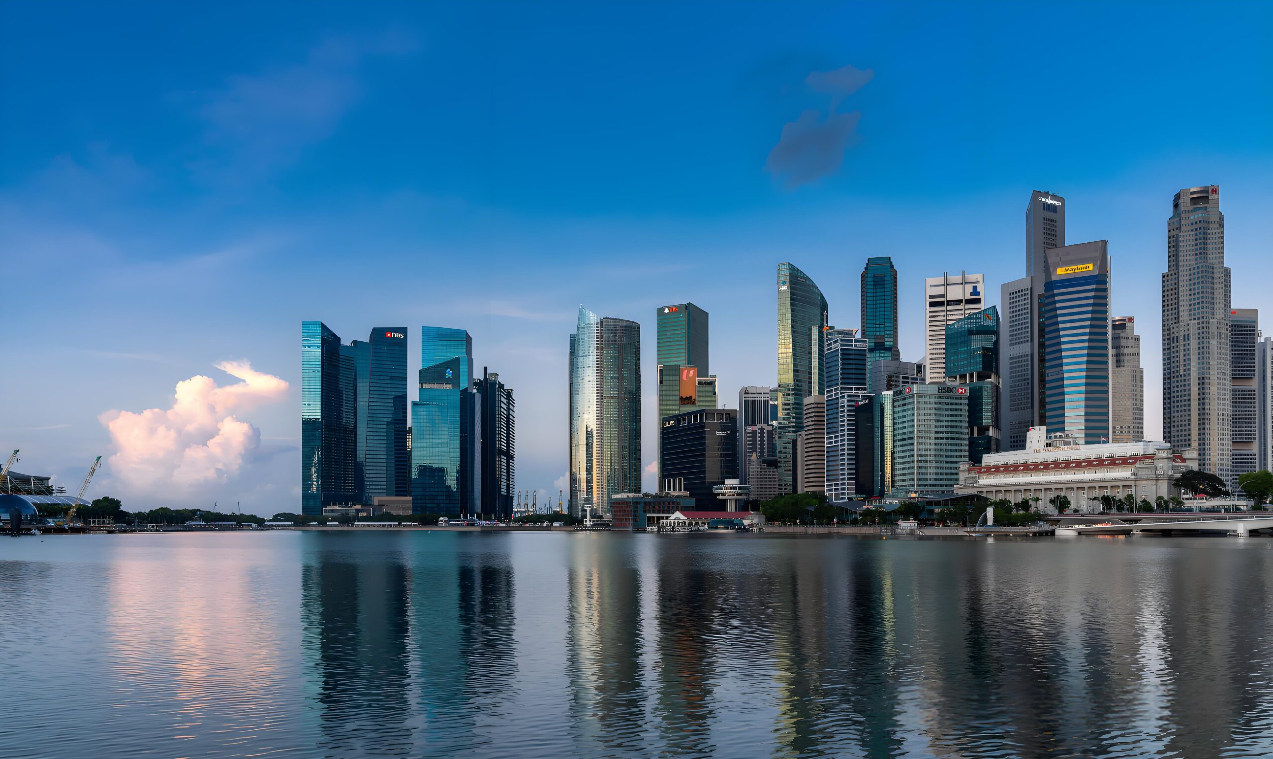 中企出海税务架构与资金路径全解析：2025香港新加坡选择指南