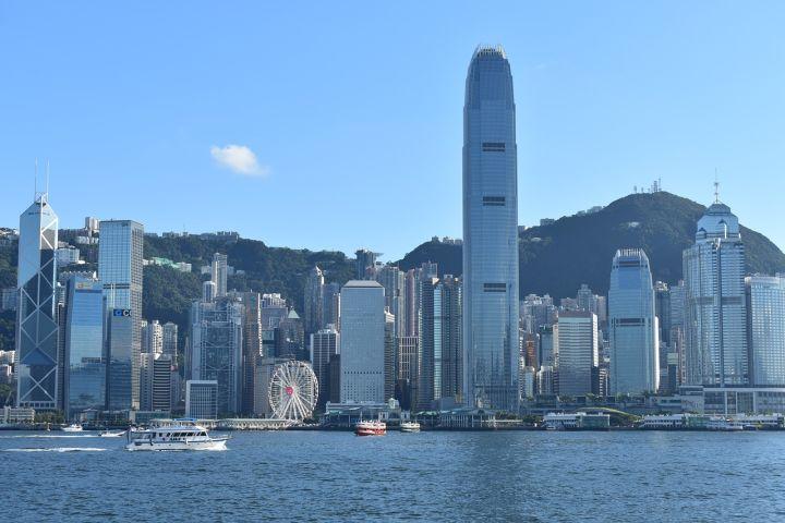 香港公司控股内地企业全攻略：两种模式、税务优化与合规回流指南（2025最新版）