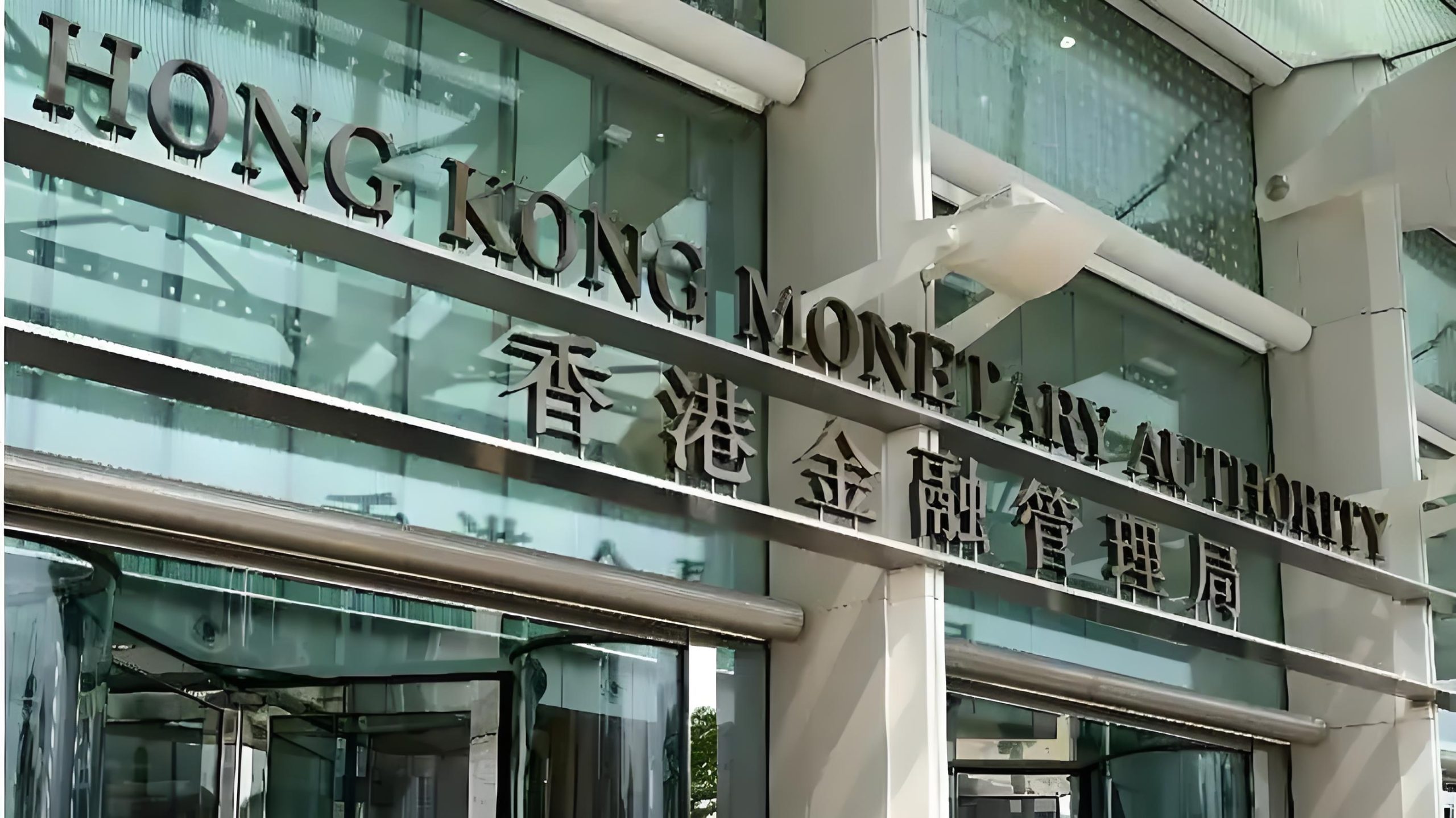 香港银行证件到期更换全攻略：线上线下流程、银行差异及避坑指南